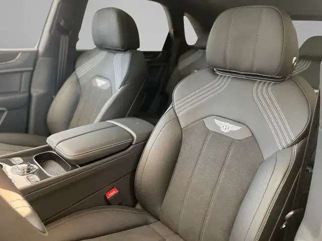 Bentley Bentayga view 9