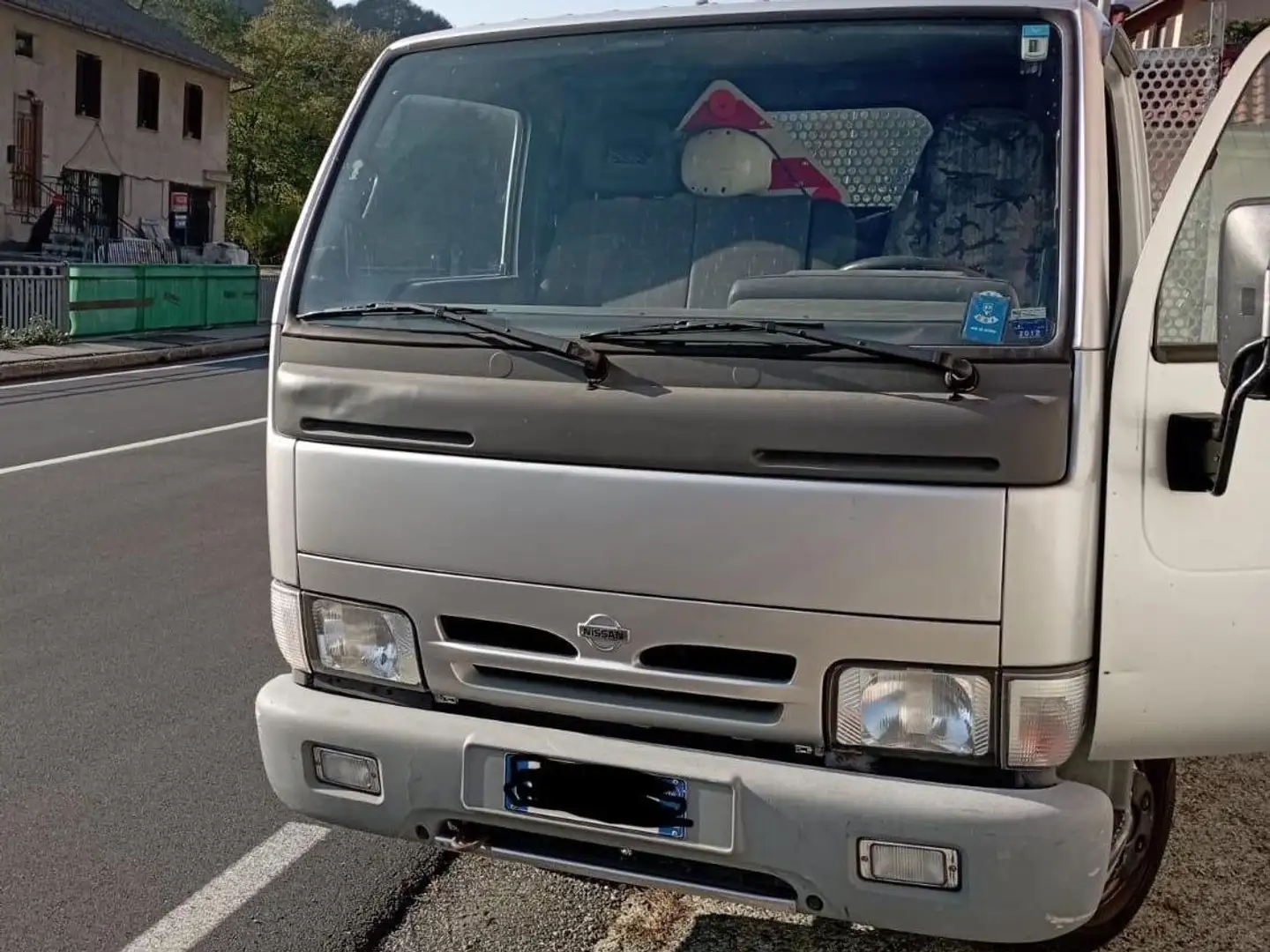 Nissan Cabstar Сірий - 1