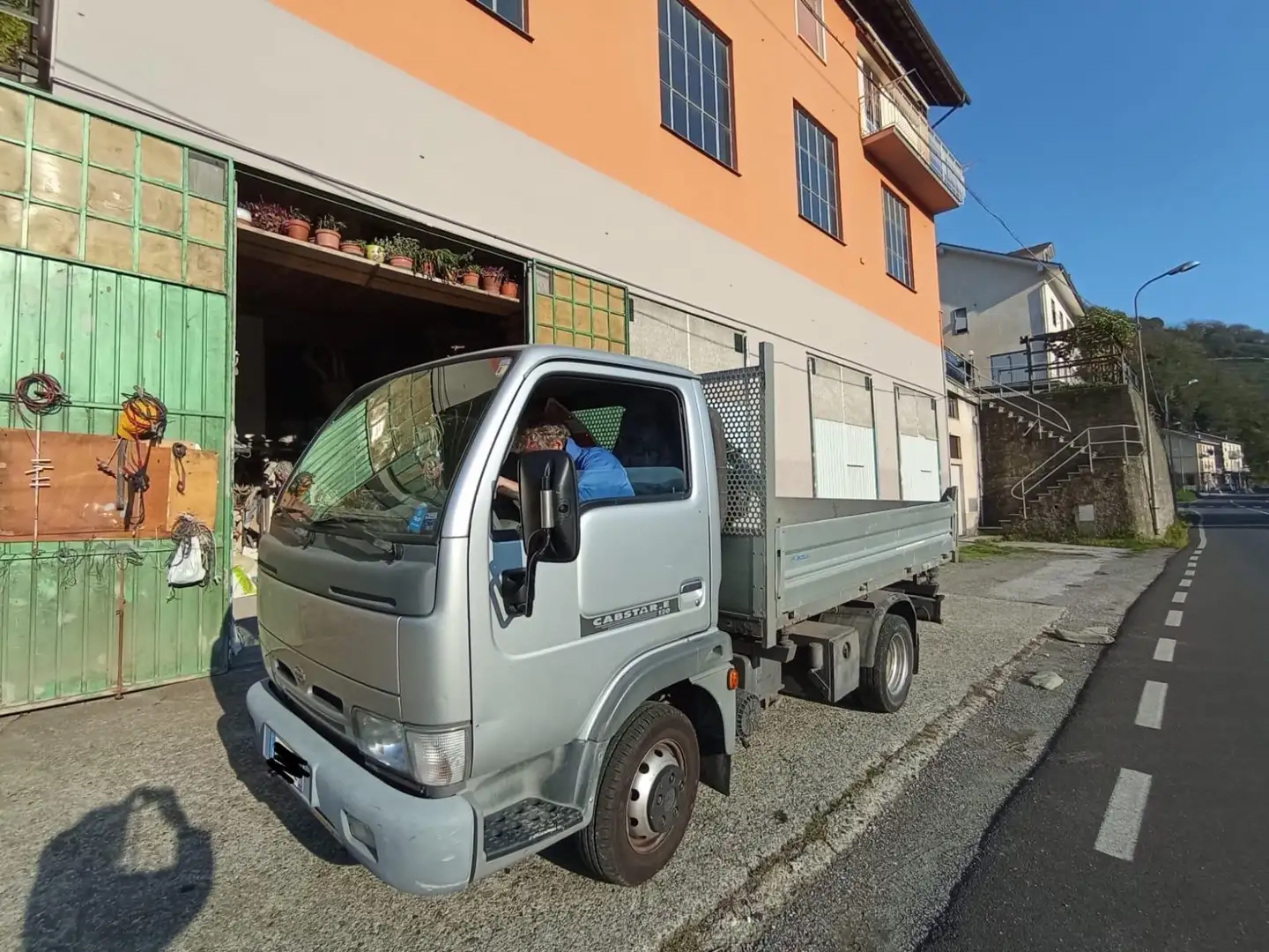 Nissan Cabstar Сірий - 2