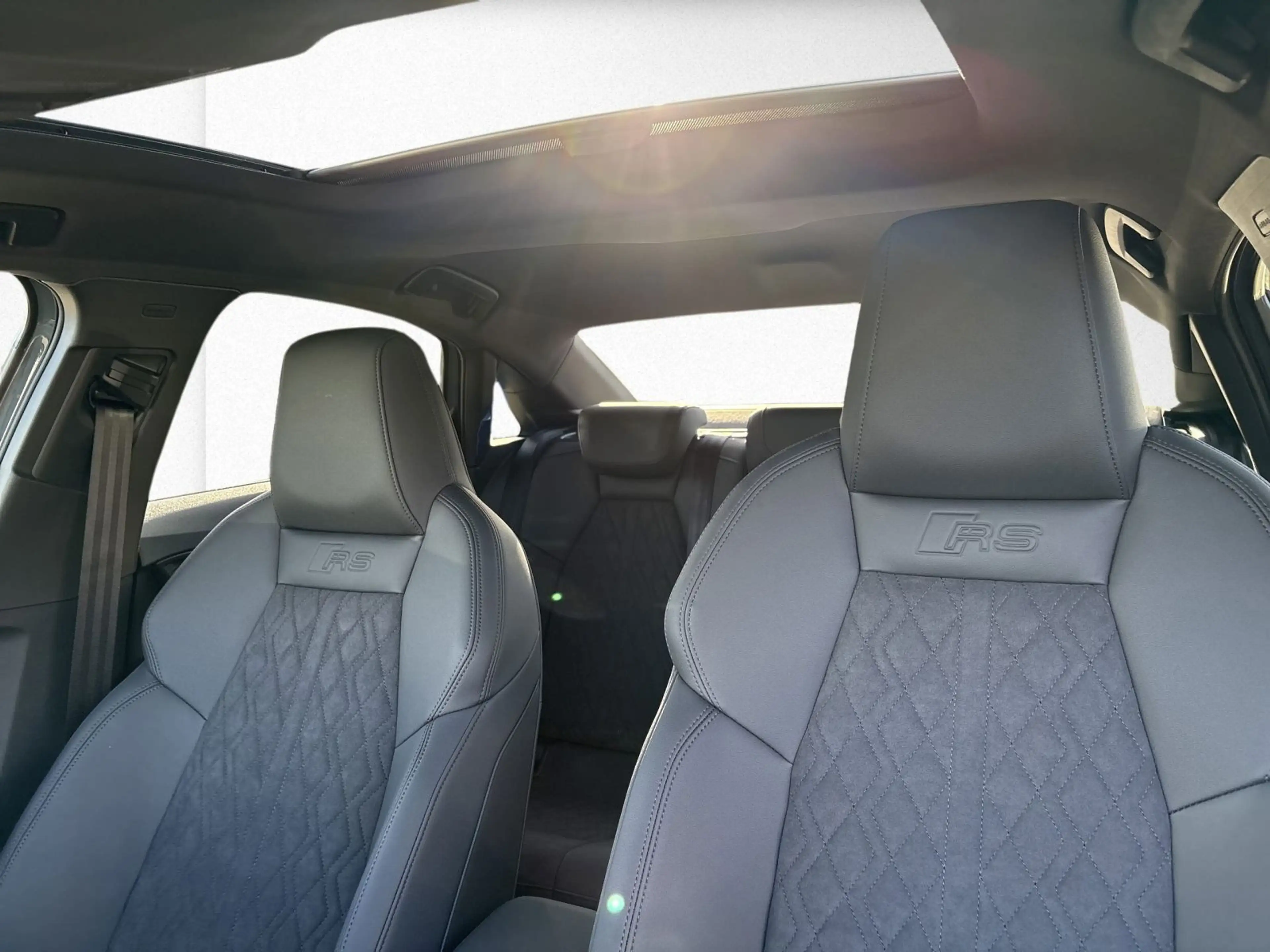 Audi RS3 S tronic Matrix+Pano+Sonos+SHZ+Um — photo 9