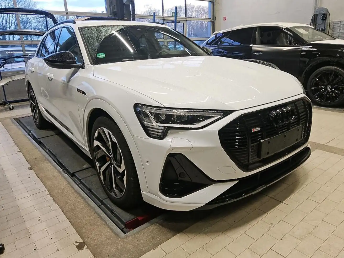 Audi e-tron 55 quattro S LINE BLACK MATRIX MEMORY AHK Weiß - 2