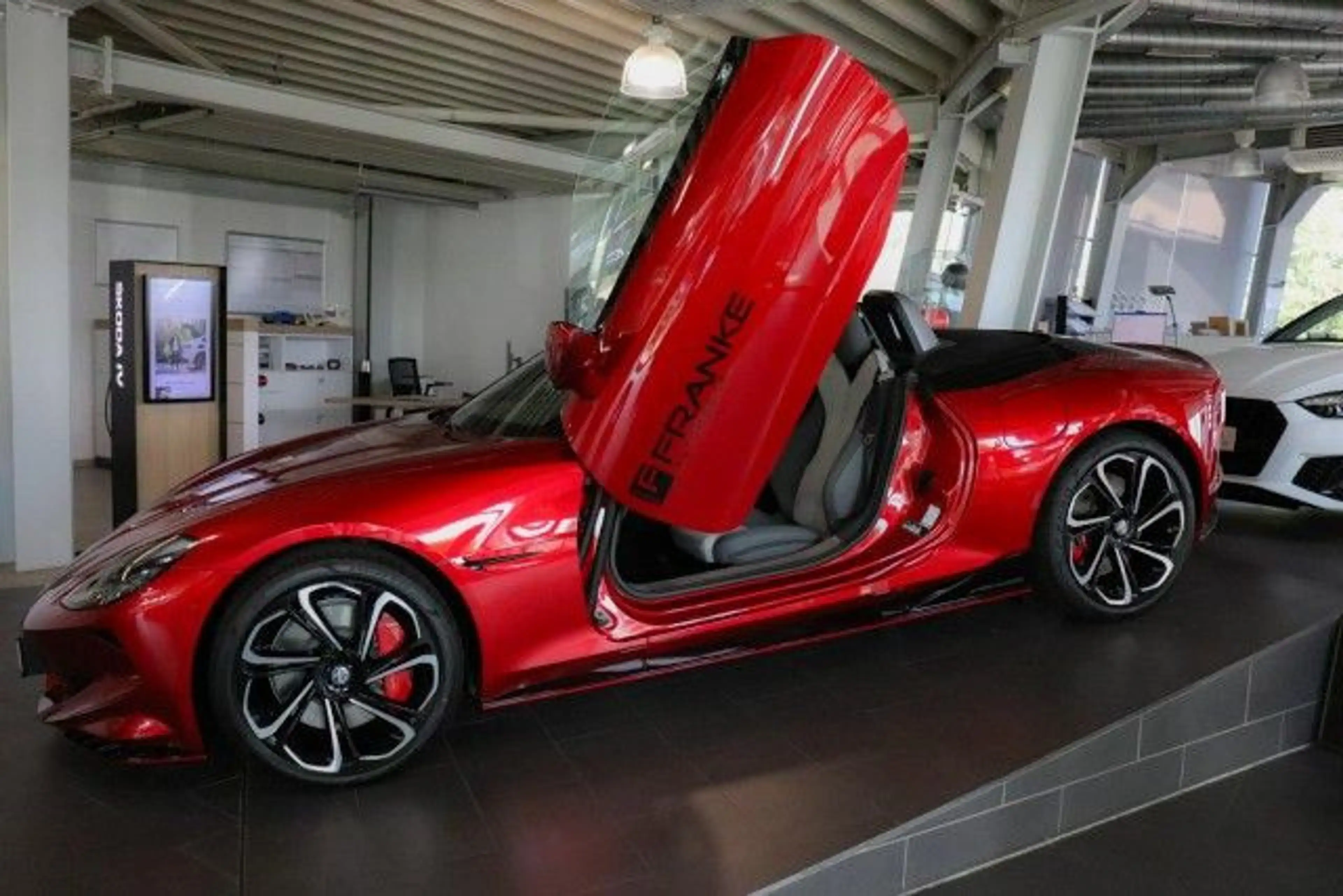 MG Cyberster Xpower MY26 (375 kW / 510 PS) Klima — photo 3