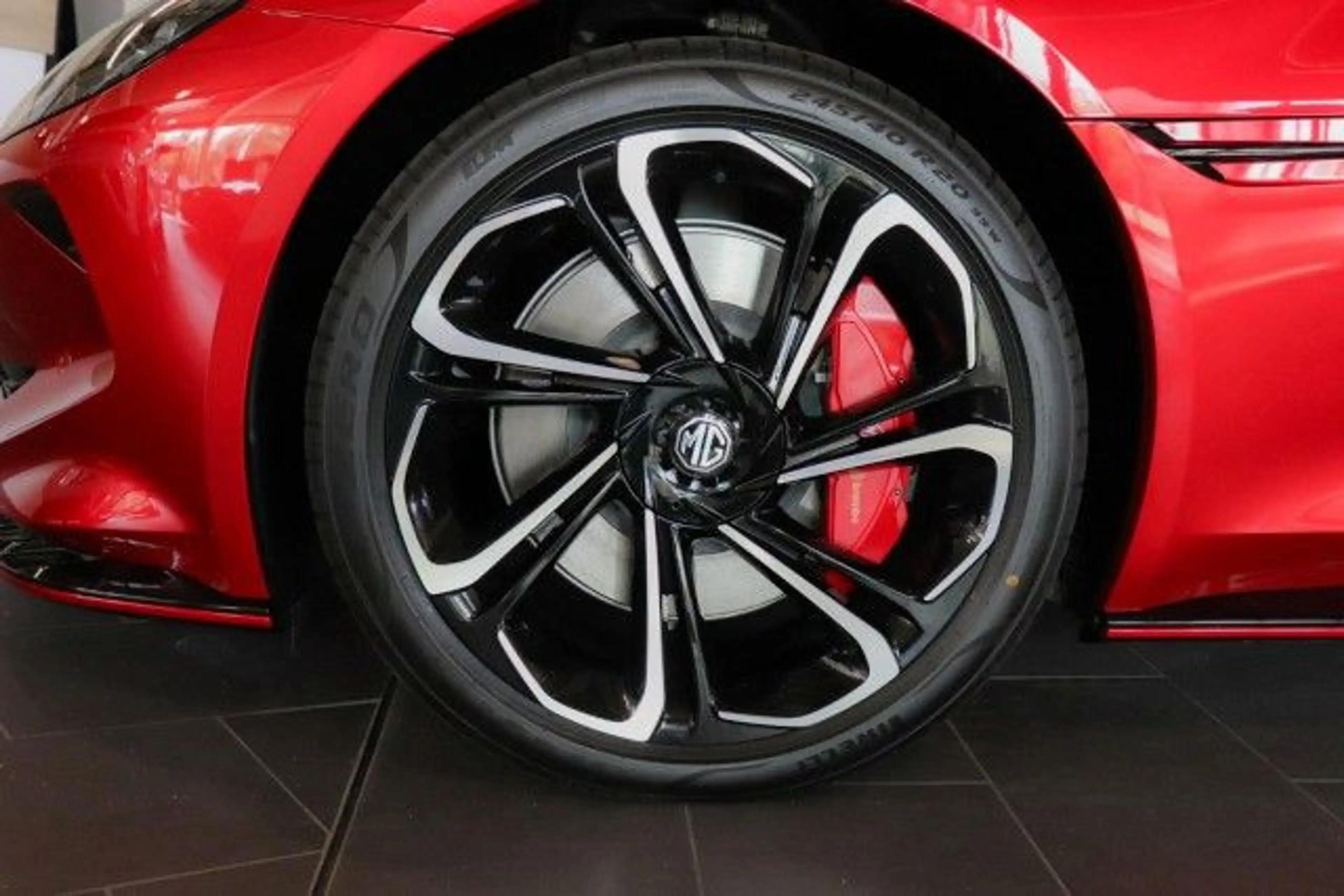 MG Cyberster Xpower MY26 (375 kW / 510 PS) Klima — photo 4
