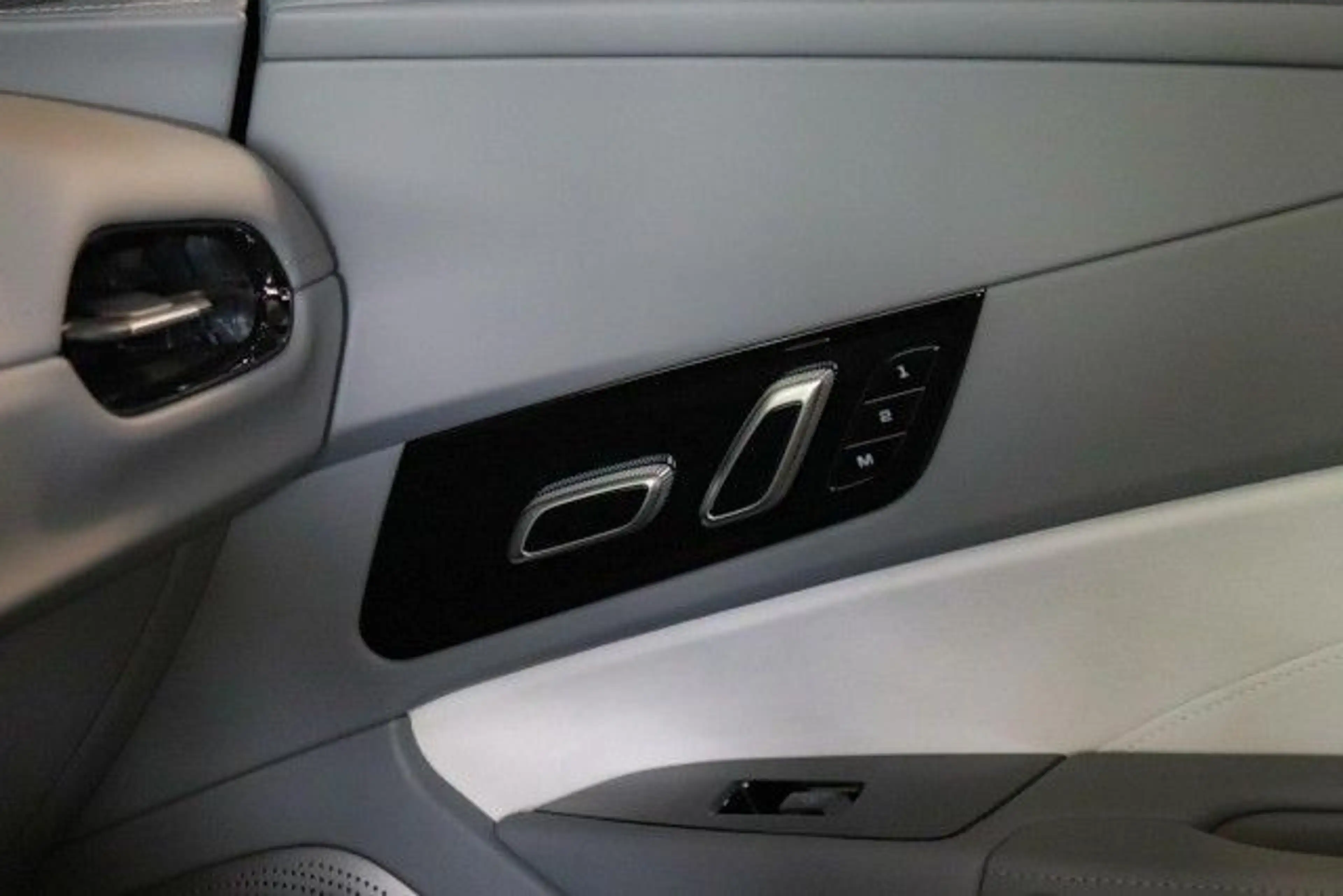 MG Cyberster Xpower MY26 (375 kW / 510 PS) Klima — photo 11