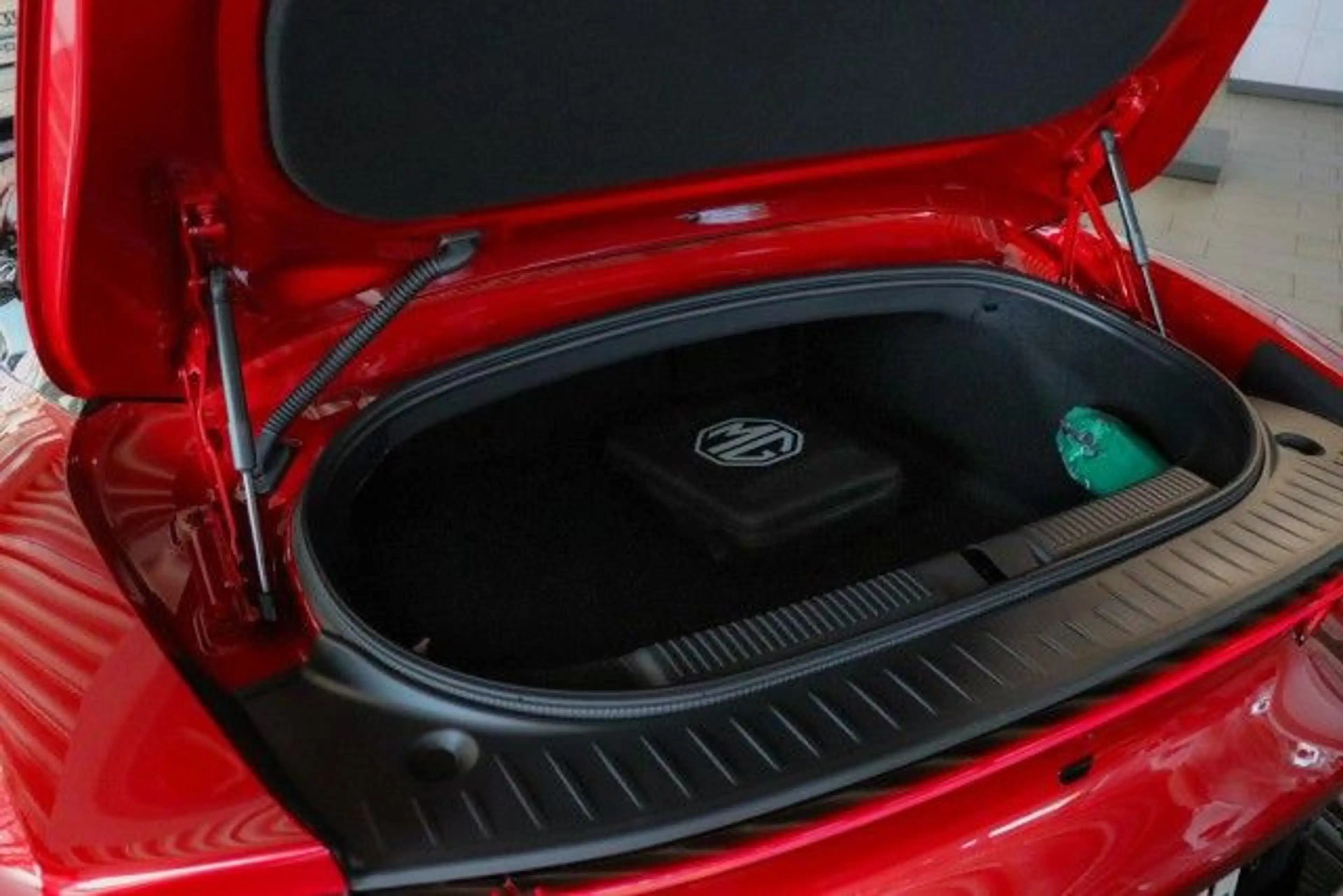 MG Cyberster Xpower MY26 (375 kW / 510 PS) Klima — photo 7