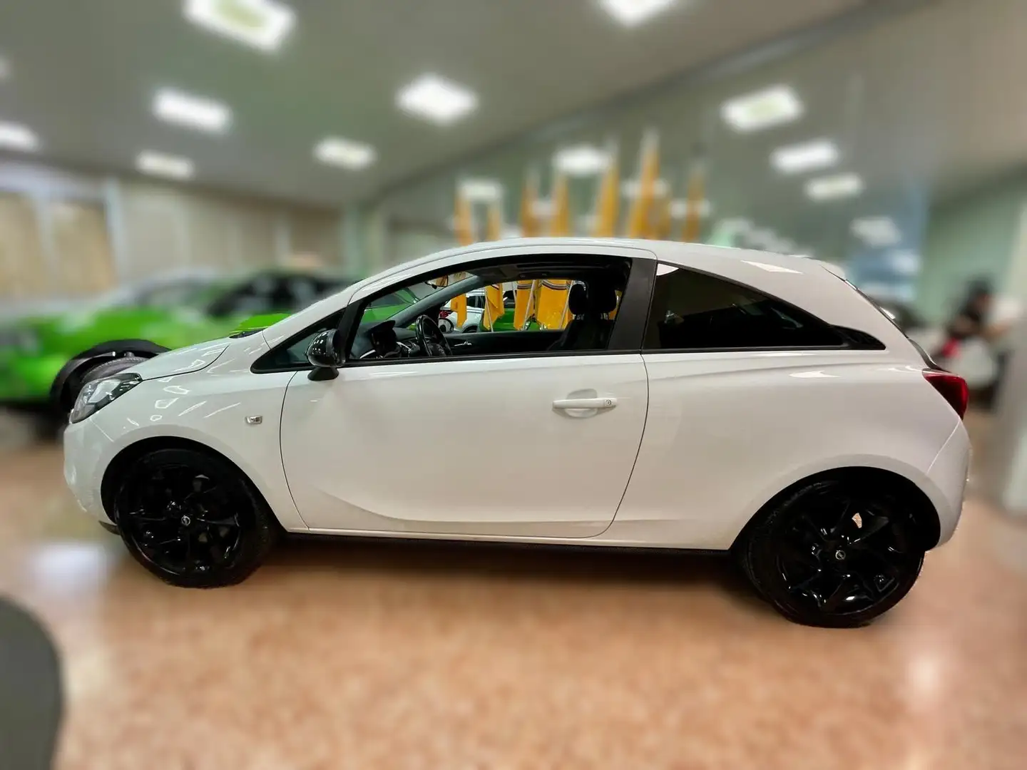 Opel Corsa 1.3 CDTI Coupé b-Color 75cv Bianco - 2