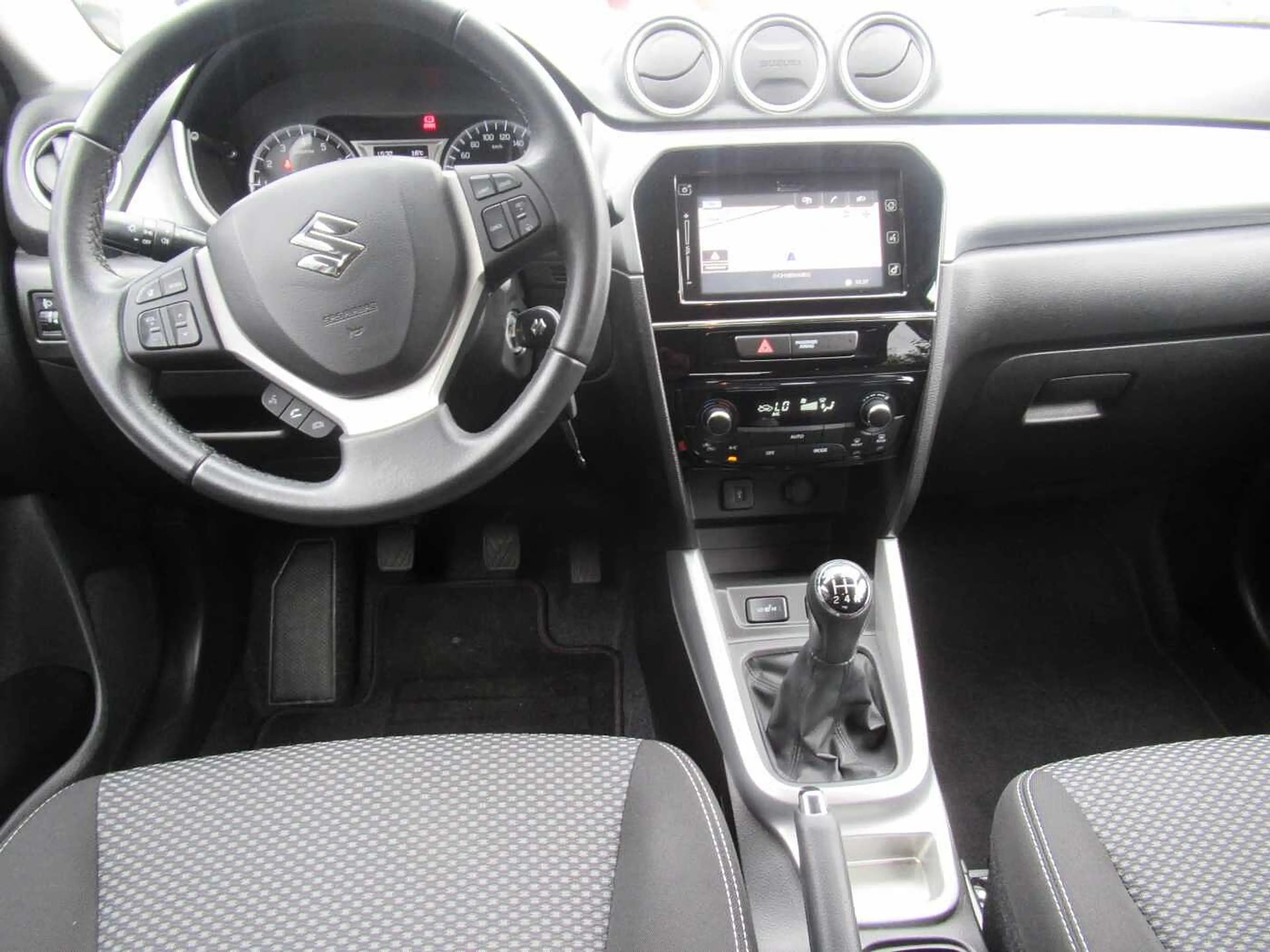 Suzuki Vitara 1.6 Comfort — photo 10