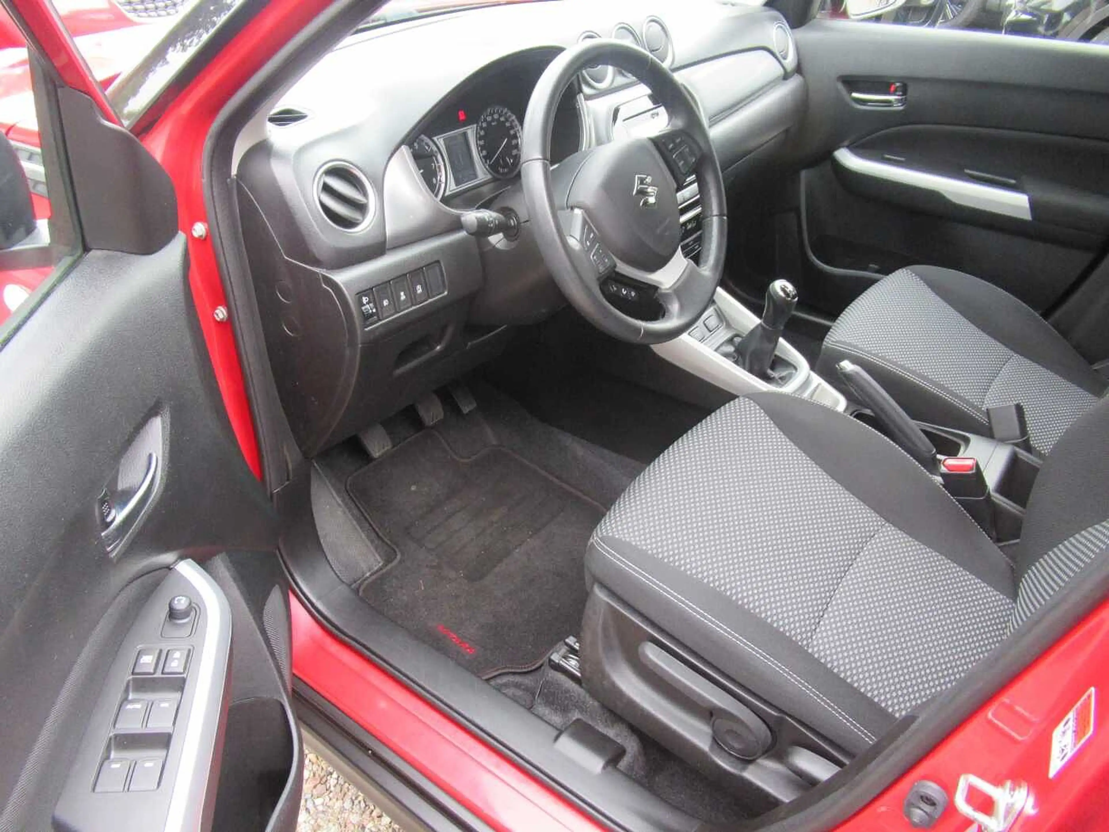 Suzuki Vitara 1.6 Comfort — photo 11