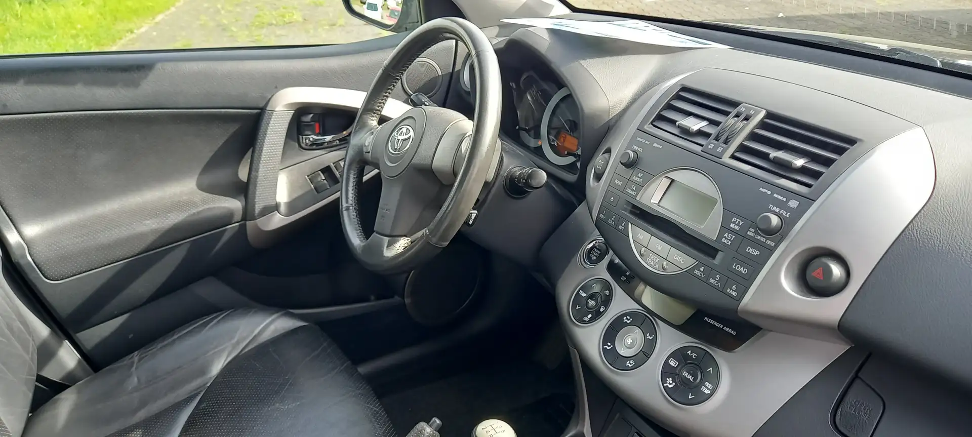 Toyota RAV 4 Executive Grey - 2