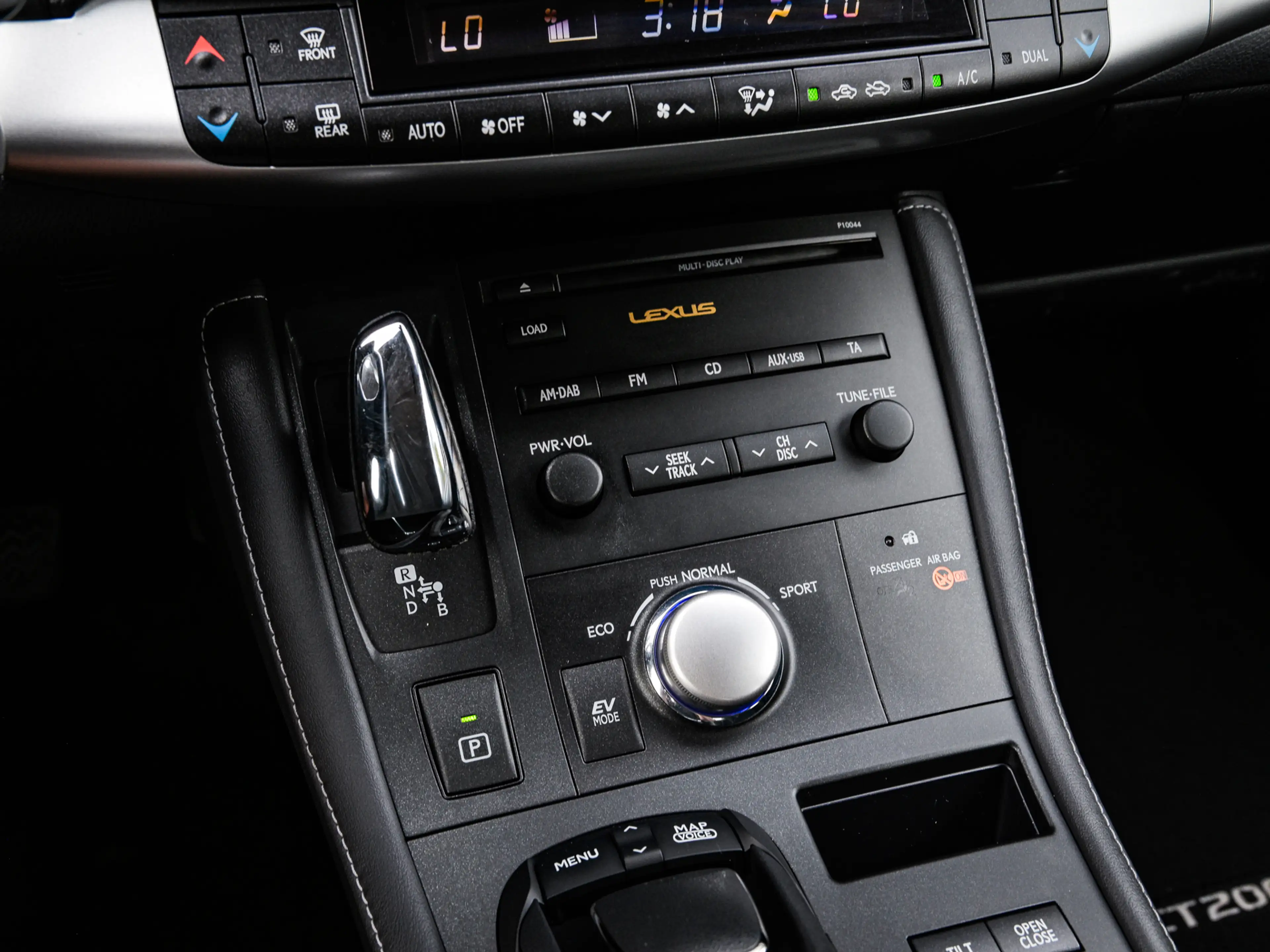 Lexus CT 200h Hybrid | Camera | Navi | Alcantara | Climate contr — photo 16