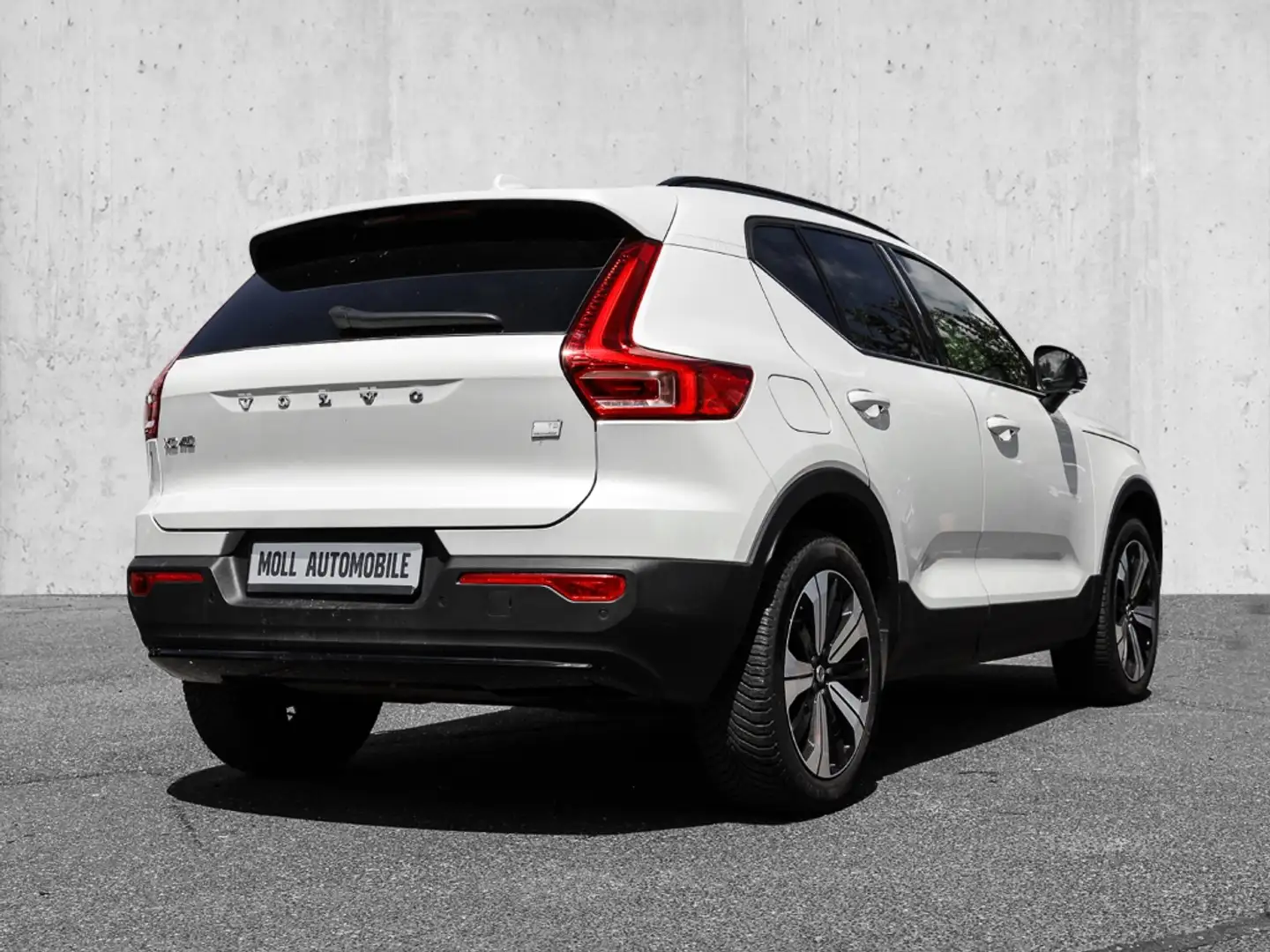Volvo XC40 Ultimate Dark Recharge Plug-In Hybrid 2WD T5 Twin Weiß - 2