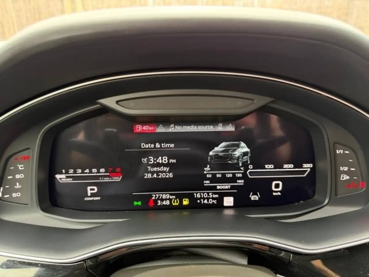 Audi RS Q8 снимка Audi RS Q8