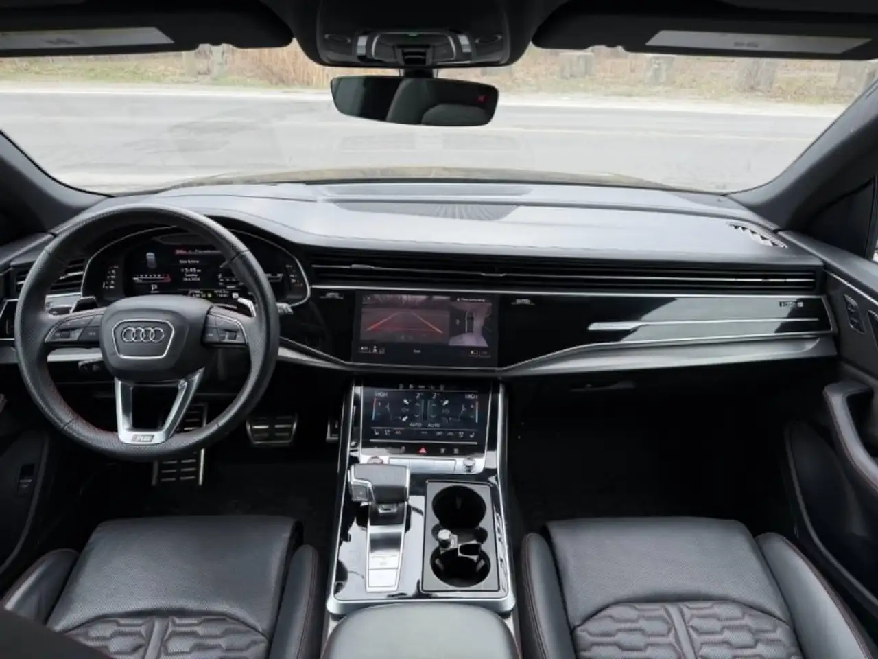 Audi RS Q8 снимка Audi RS Q8