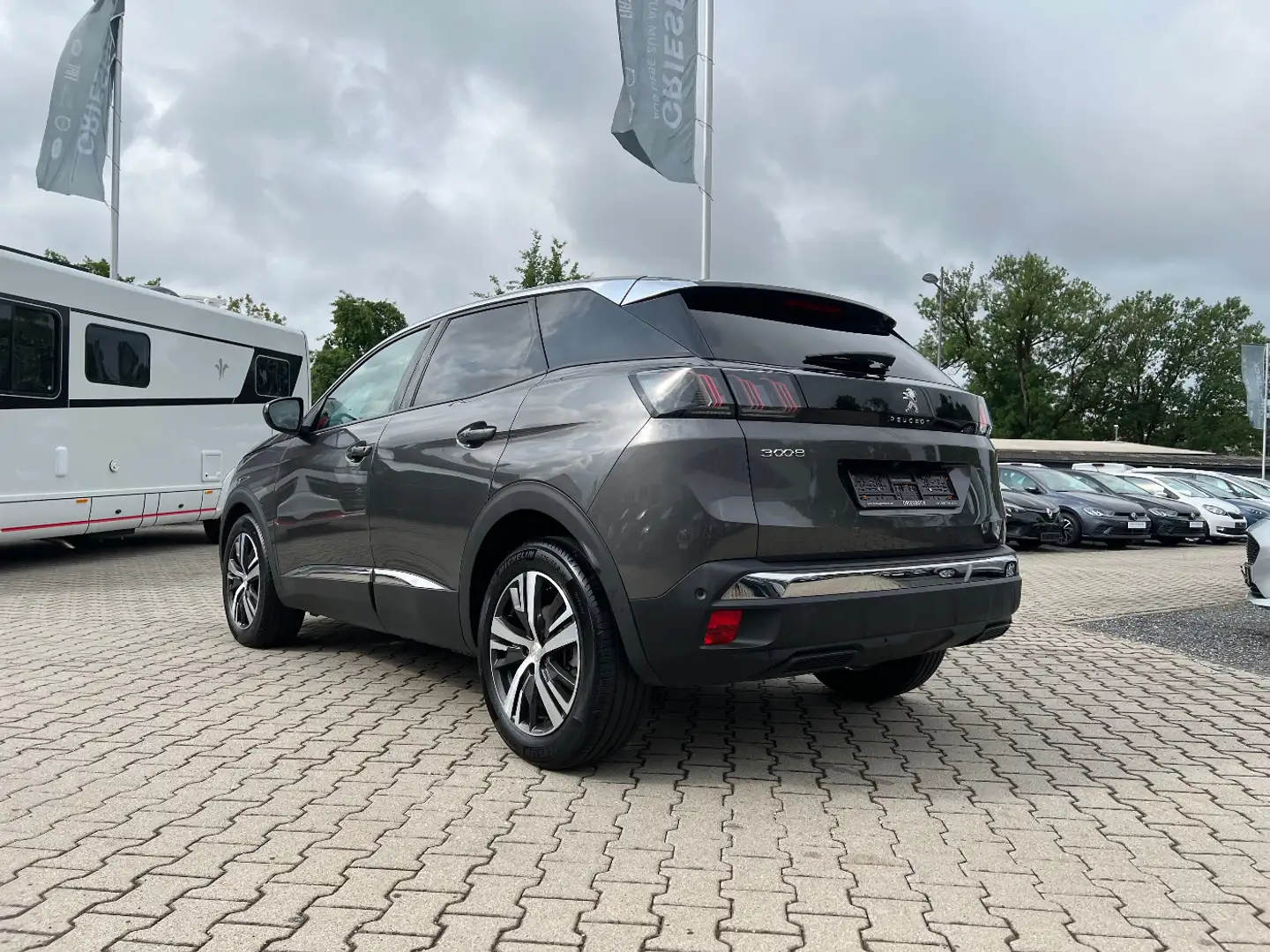 Peugeot 3008 1.2 PureTech 130 Allure *LED Navi Leder Kam Grau - 2
