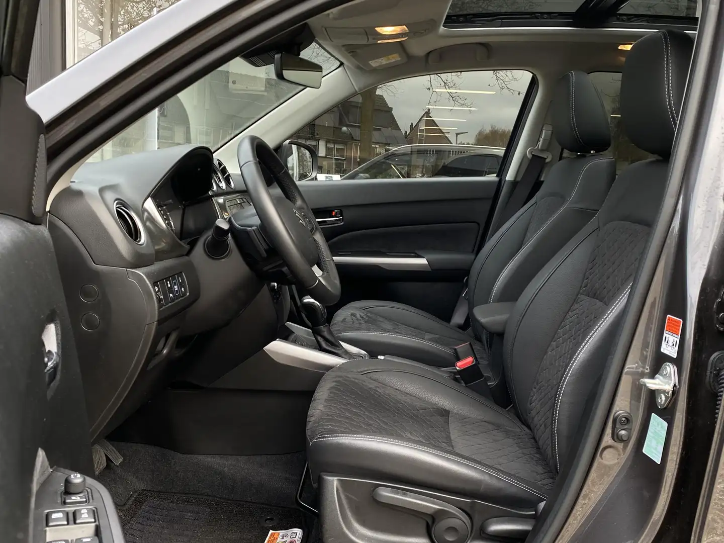 Suzuki Vitara 1.5 Hybrid Style | Panoramadak | Adaptieve Cruise Grigio - 2