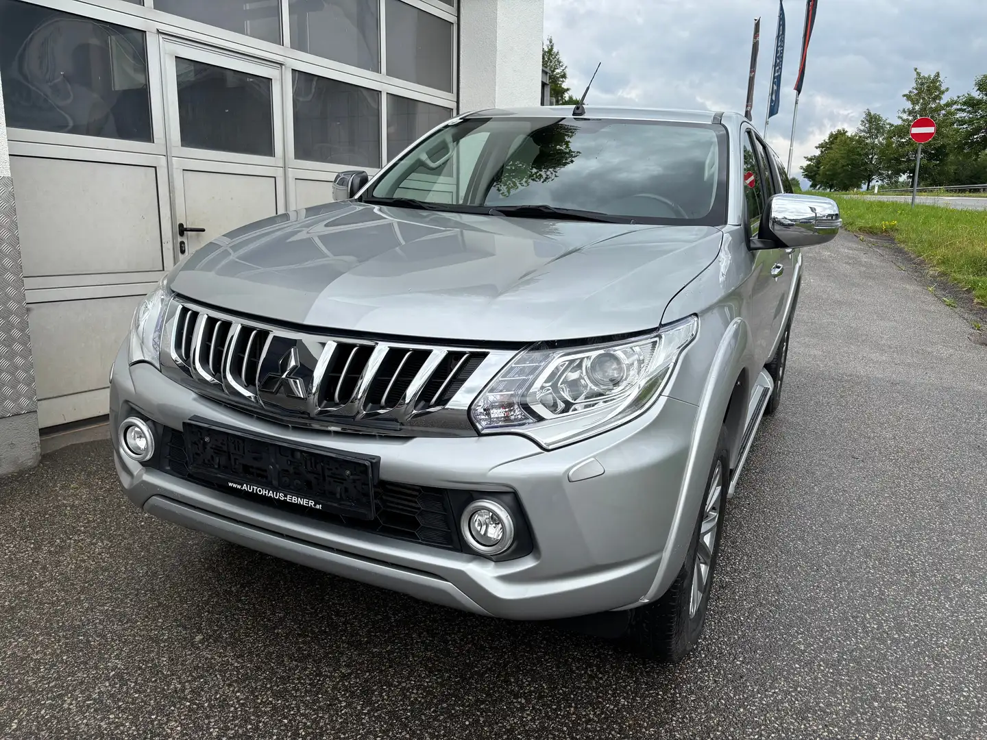 Mitsubishi L200 L200 DK 2,4 HP Instyle AT Plateado - 1