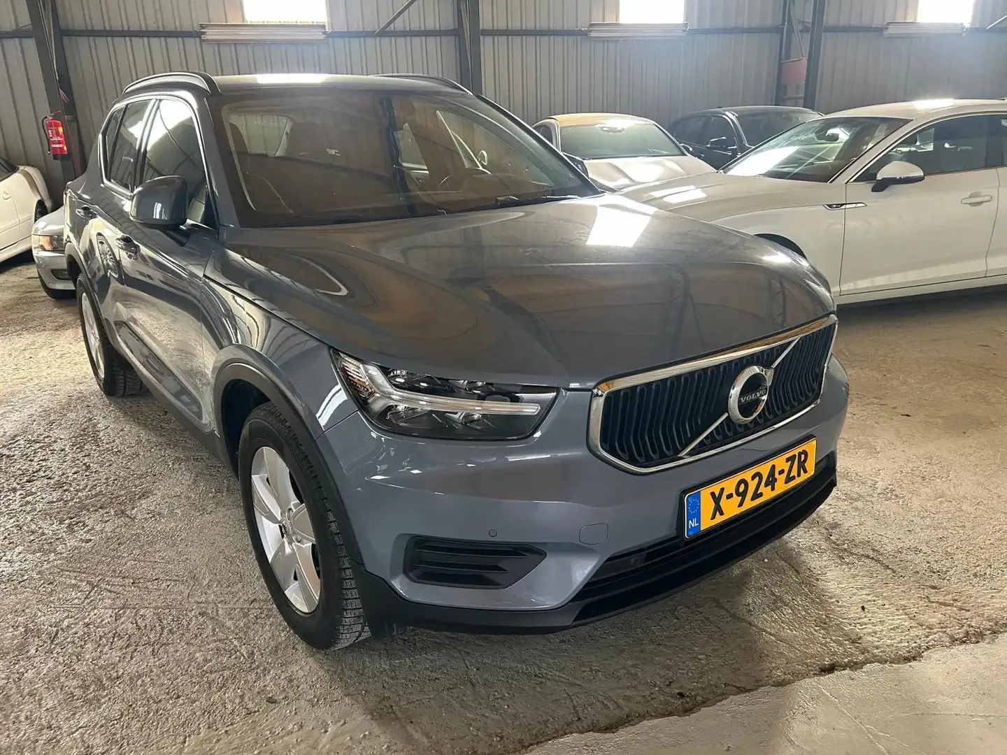 Volvo XC40 1.5 T3 Momentum Led H6 BTW All in Grijs - 1