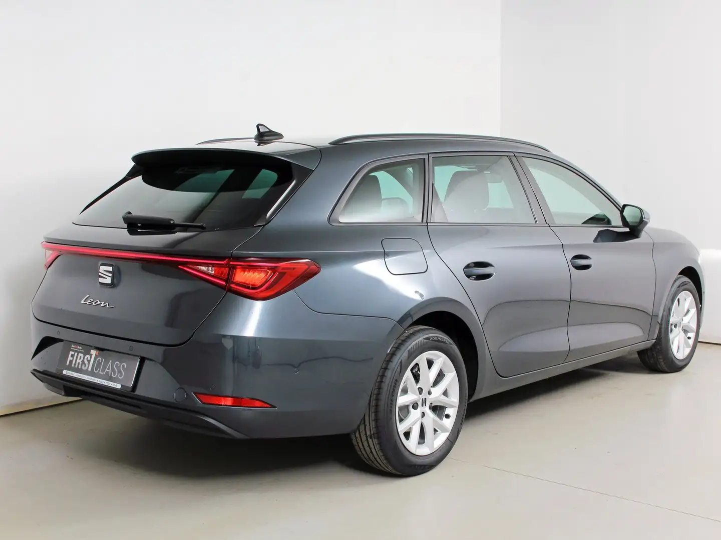 SEAT Leon Style Edition 1.5 eTSI DSG Grau - 2