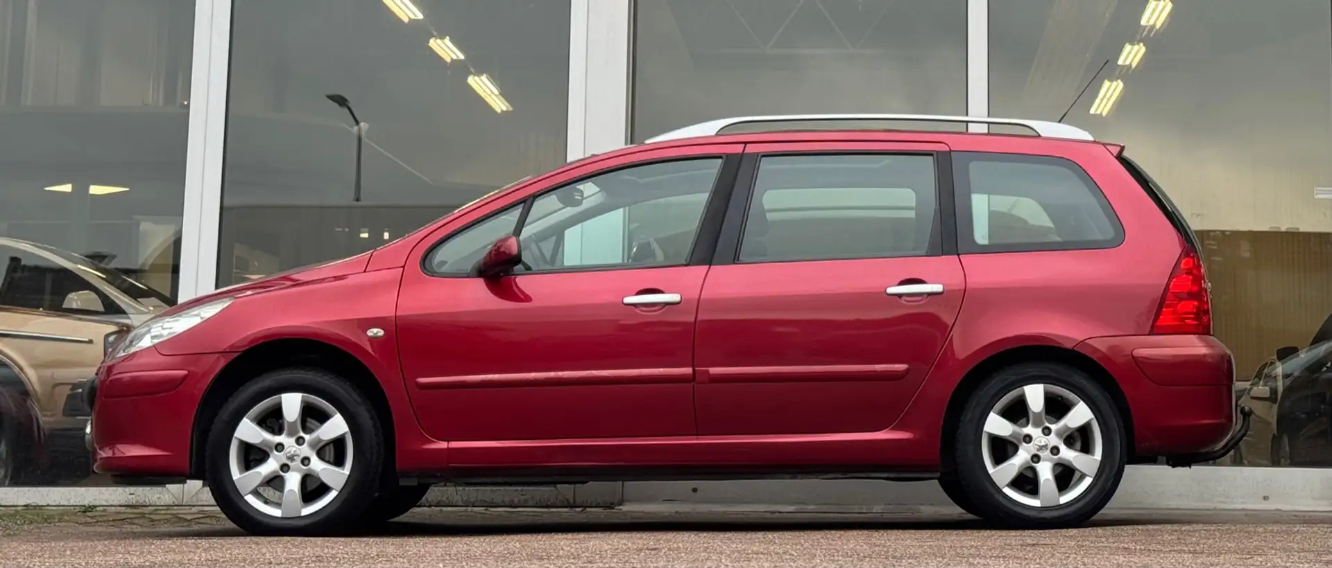 Peugeot 307 SW 2.0i 16V Premium 2e Eigenaar 6p Trekhaak Garant Červená - 2