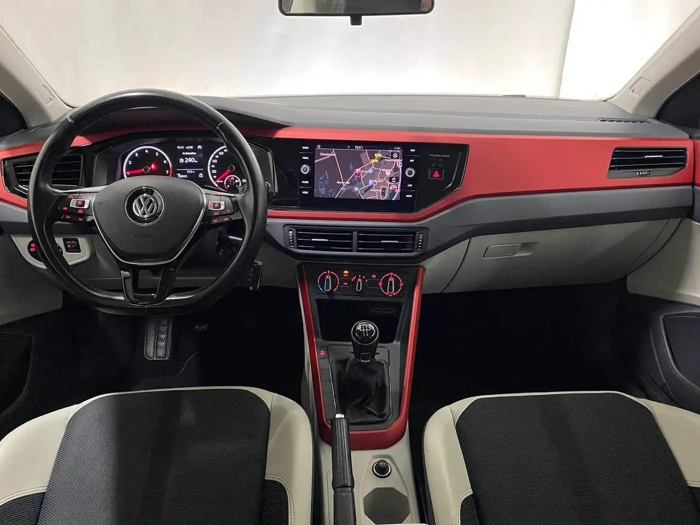 Volkswagen Polo 1.0 TSI Beats ACC App-connect / Applecarplay Navig Zwart - 2