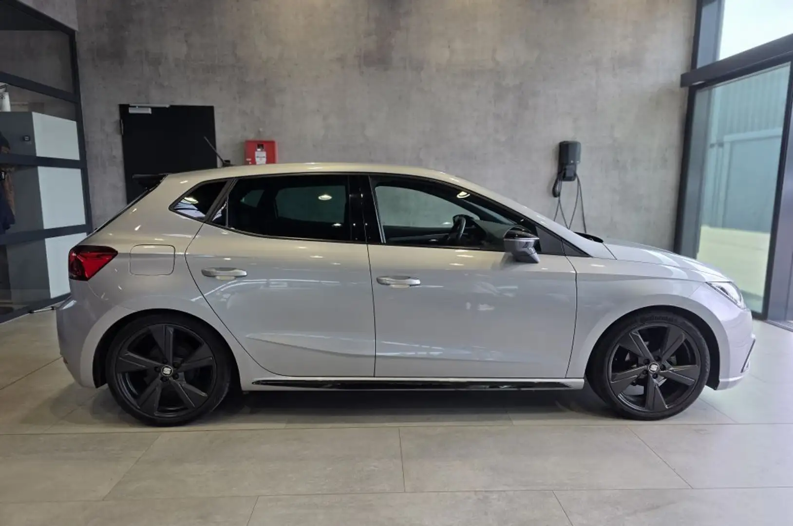 SEAT Ibiza 1.0 FR Black Ed. Navi/LED/ACC/SH/Kamera - 1