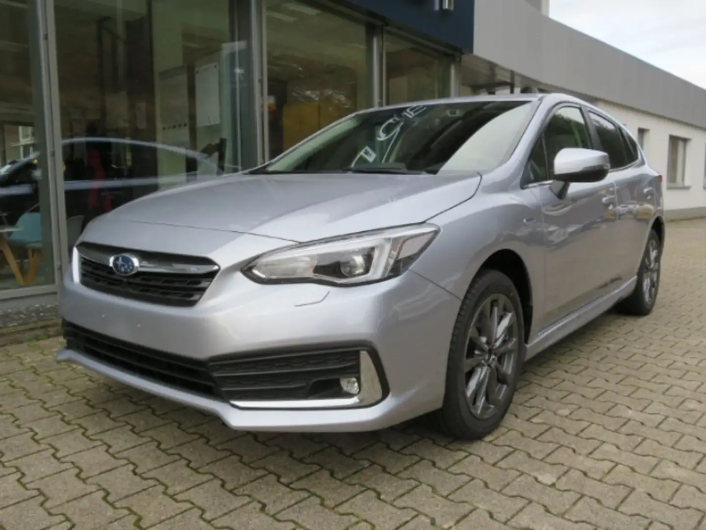 Subaru Impreza 2.0ie 8 fach bereift Platinum Allrad Navi Leder LE Gümüş rengi - 2