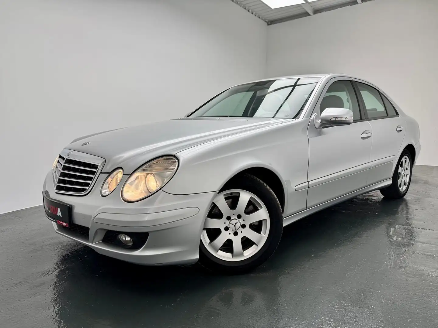 Mercedes-Benz E 200 Kompressor+AHK+KLIMA+SHZ+AHK+TEMPOMAT+SHD+ Plateado - 1