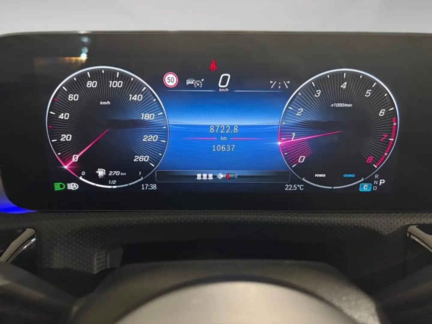 Mercedes-Benz A 200 1.3 Hatchback AMG Night Edition Grau - 2