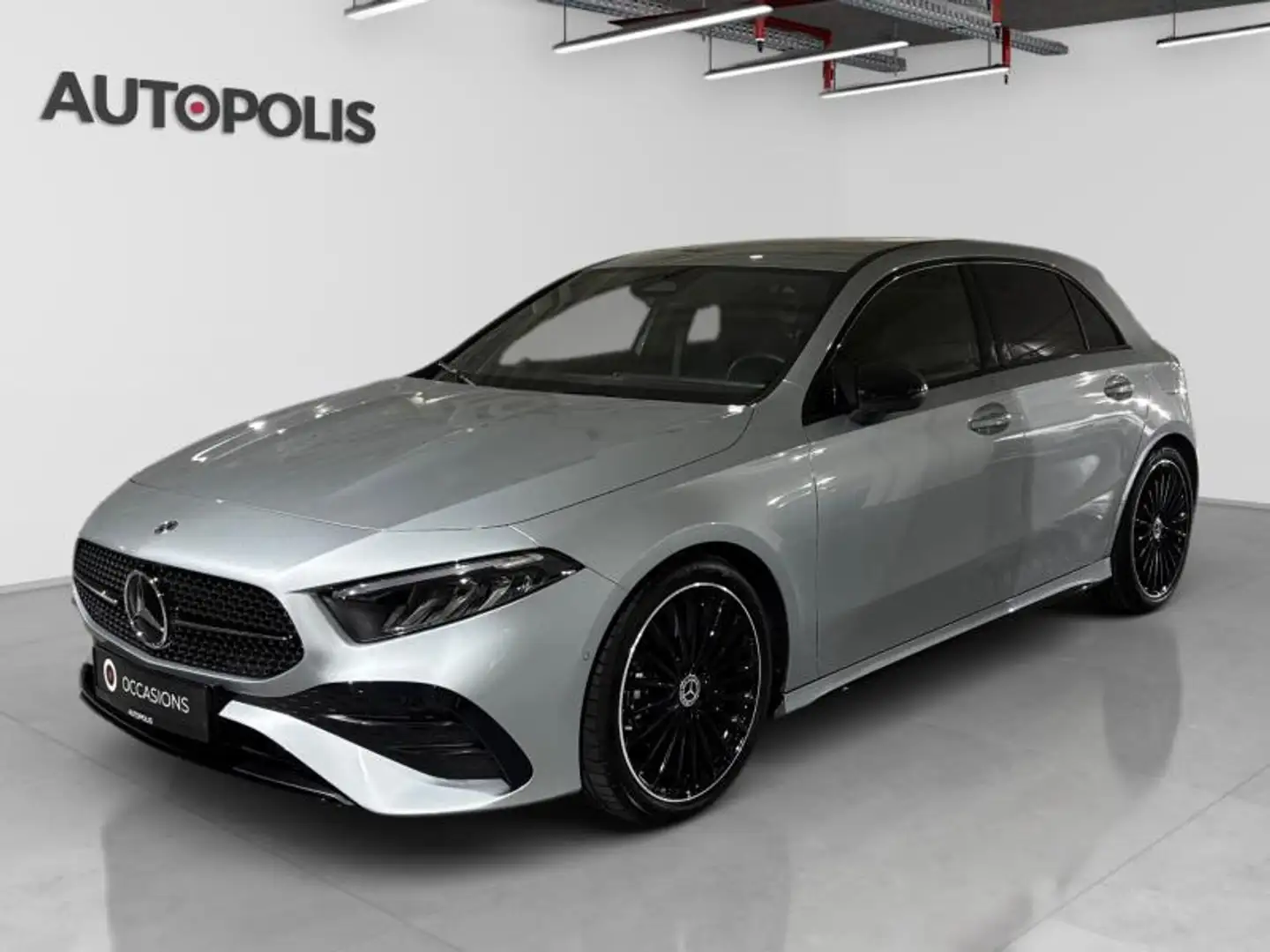 Mercedes-Benz A 200 1.3 Hatchback AMG Night Edition Grau - 1