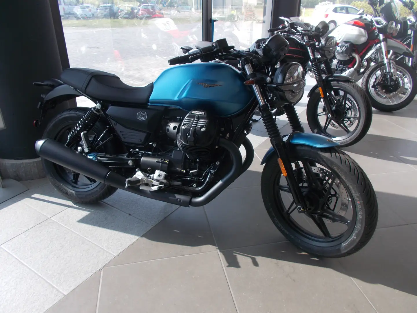 Moto Guzzi V 7 STONE 2025 Blu/Azzurro - 1