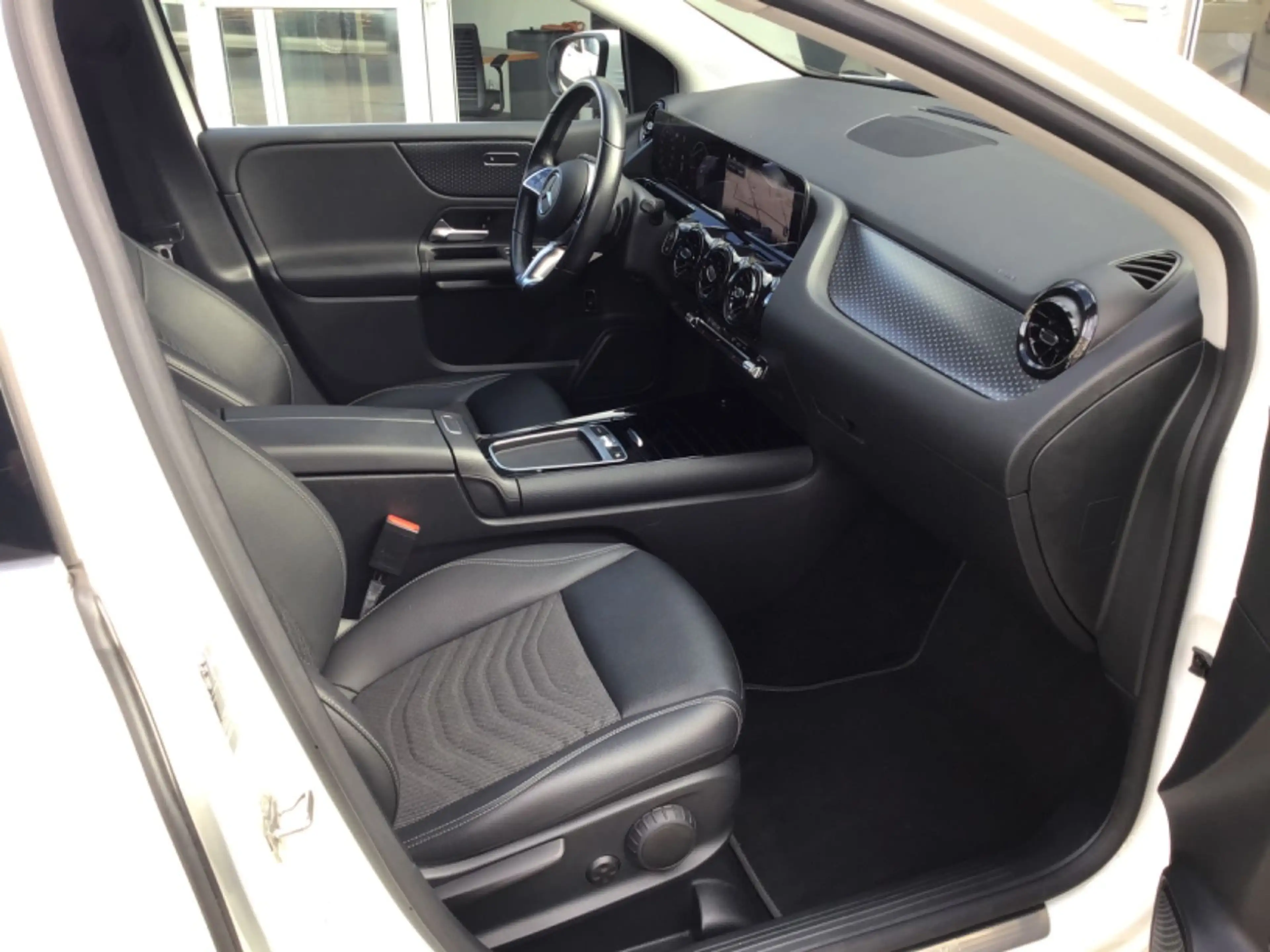 Mercedes-Benz B 200 d 8G-DCT~Advanced~Navi~Kamera~Tempomat~LED — photo 12