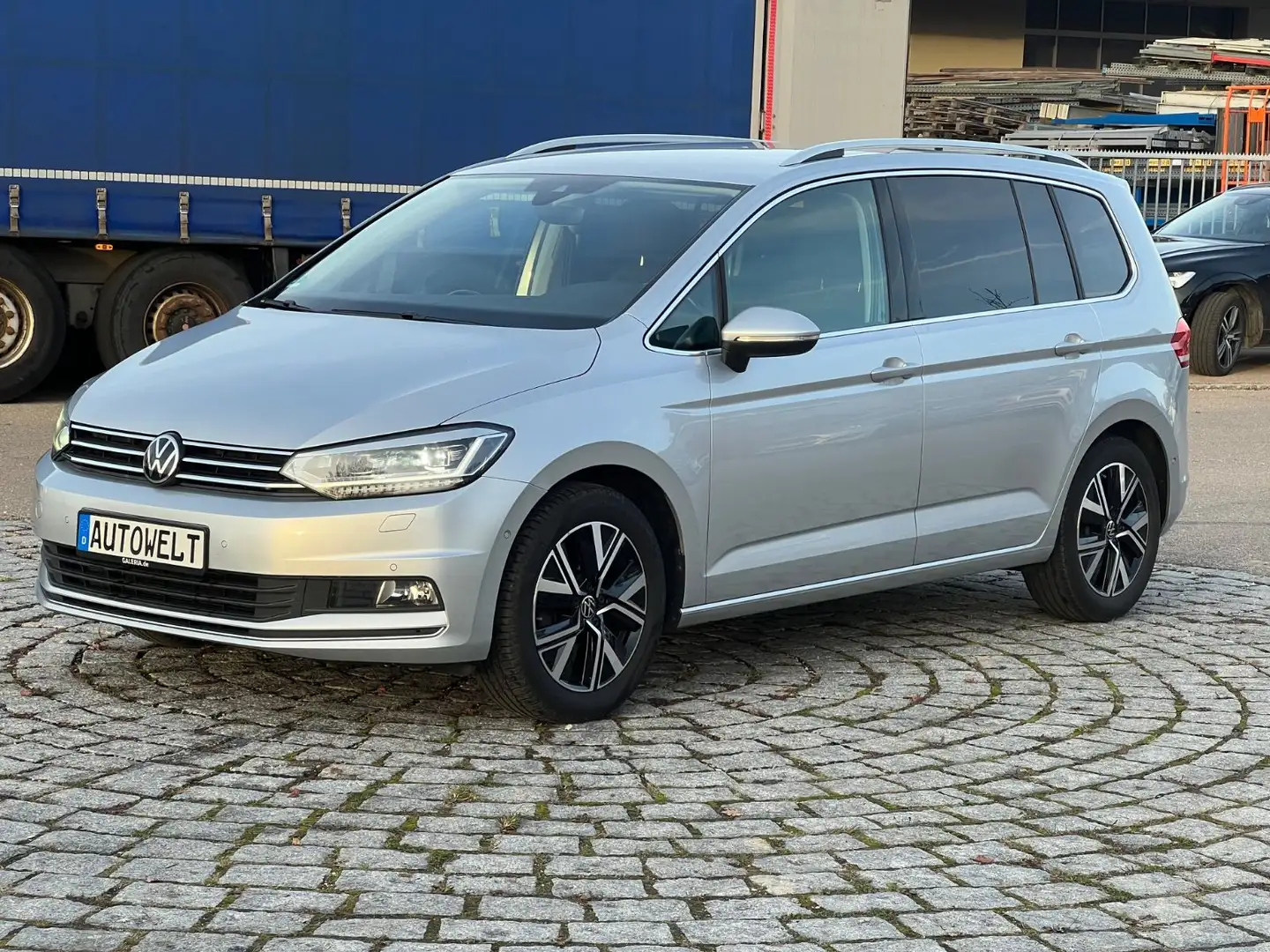 Volkswagen Touran Highline BMT2.0 TDI DSG AHK Kam LED ACC Silber - 2