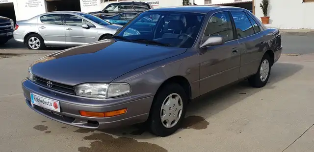 Toyota Camry Berlina Automático de 4 Puertas