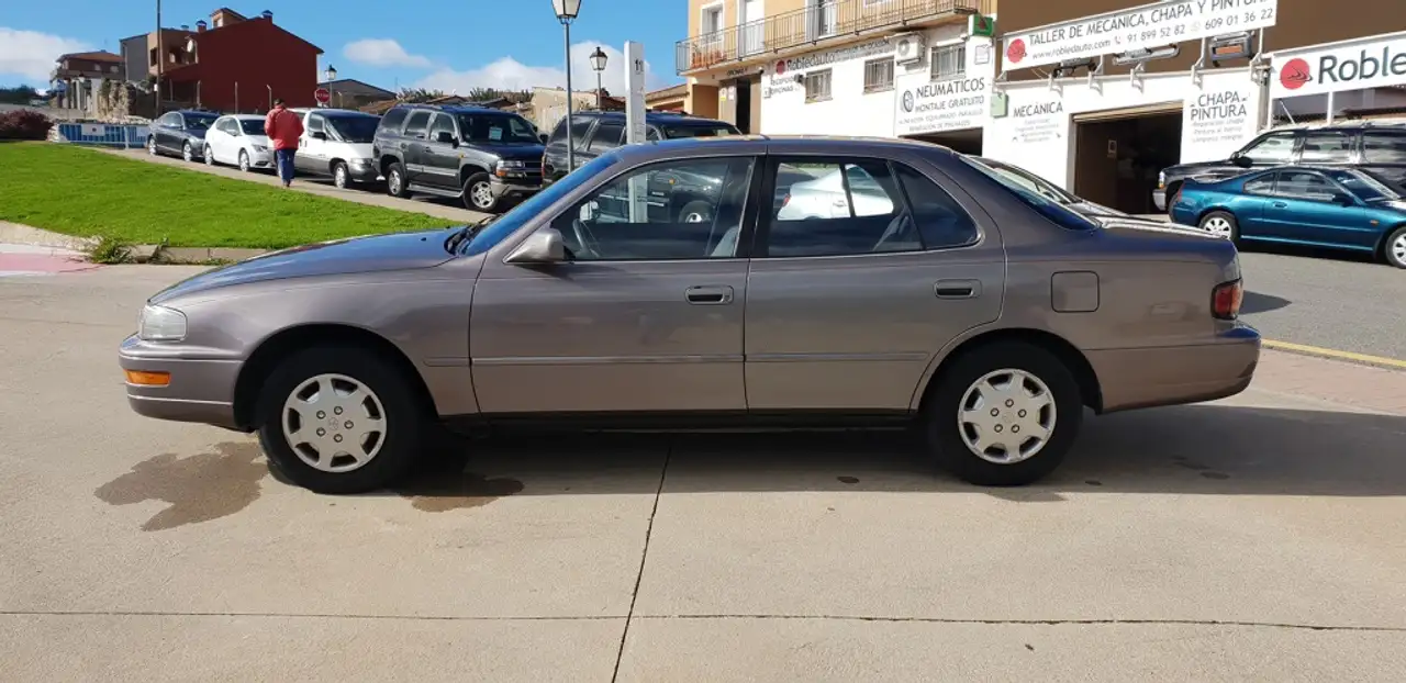 Toyota Camry Berlina Automático de 4 Puertas, foto 2