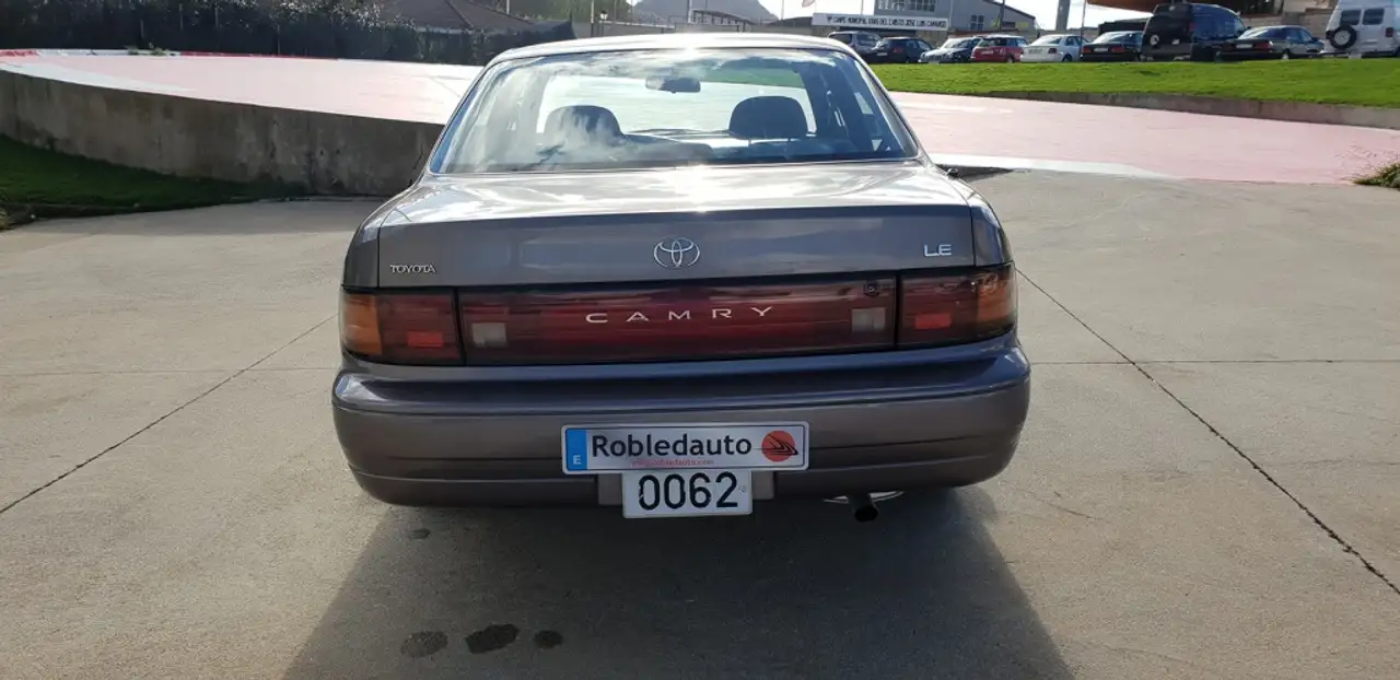 Toyota Camry Berlina Automático de 4 Puertas, foto 4