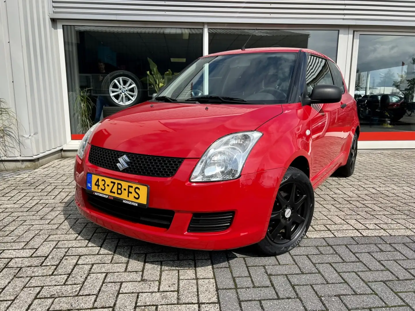 Suzuki Swift 1.3 Base Rouge - 1