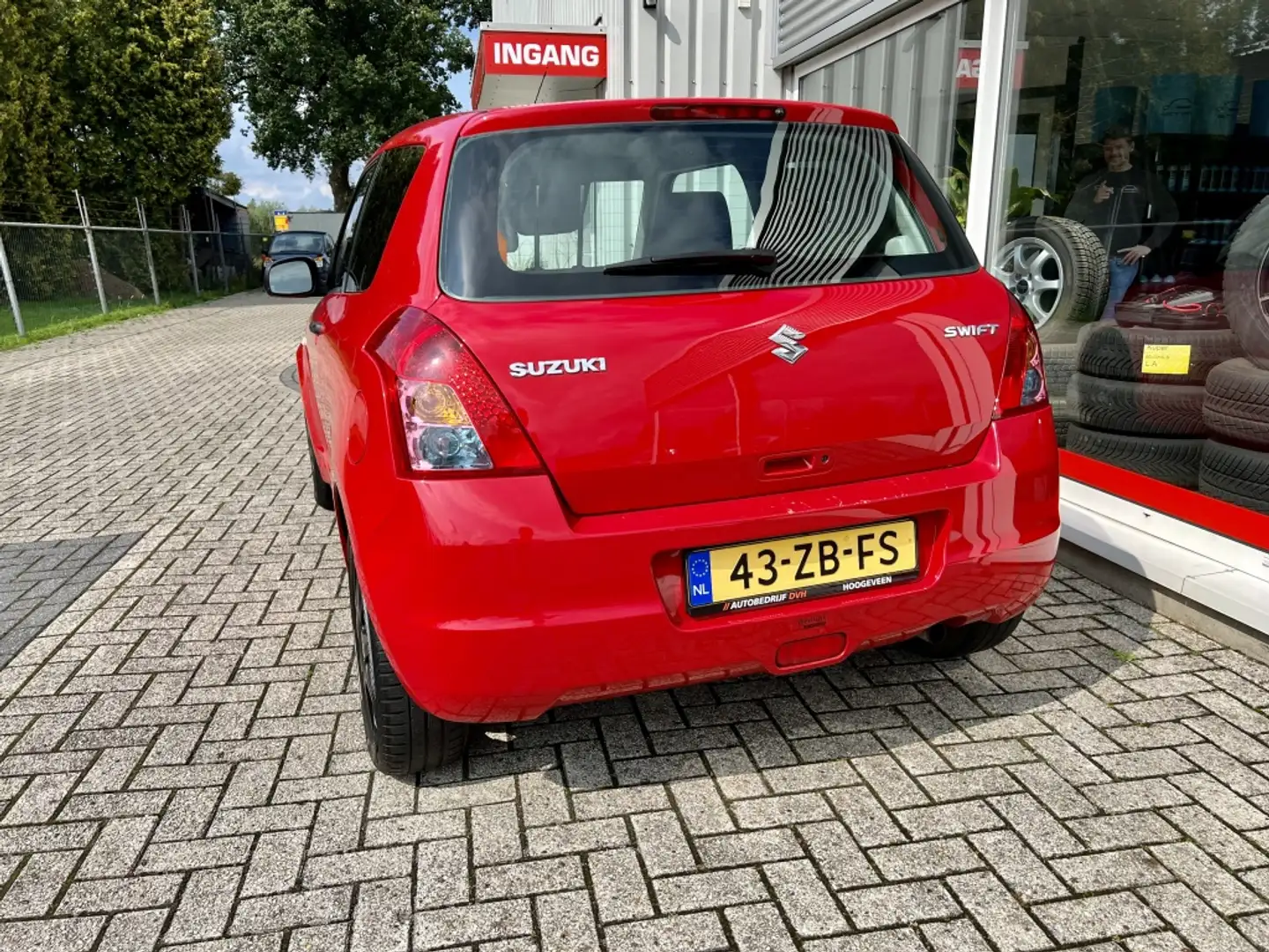 Suzuki Swift 1.3 Base Rouge - 2