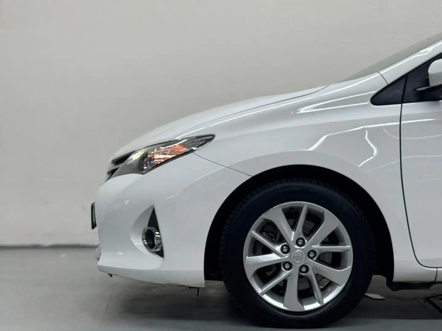 Toyota Auris Touring Sports 1.8 Hybrid Lease Pano Cruise Camera Weiß - 2