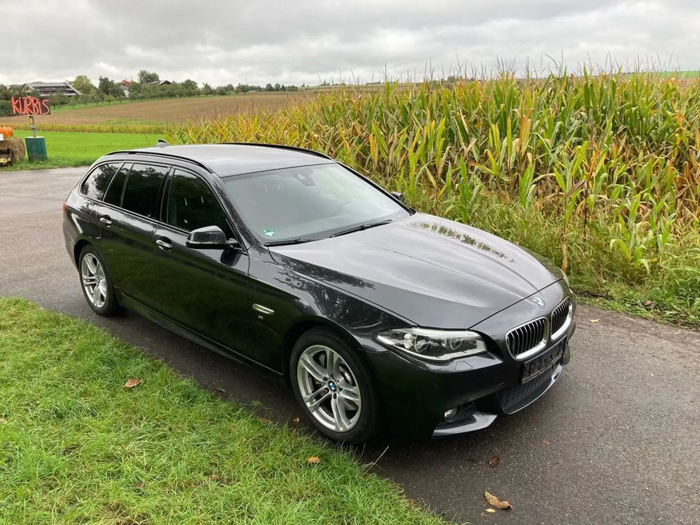 BMW 530 d xDrive Touring M-Sportpaket Schwarz - 1