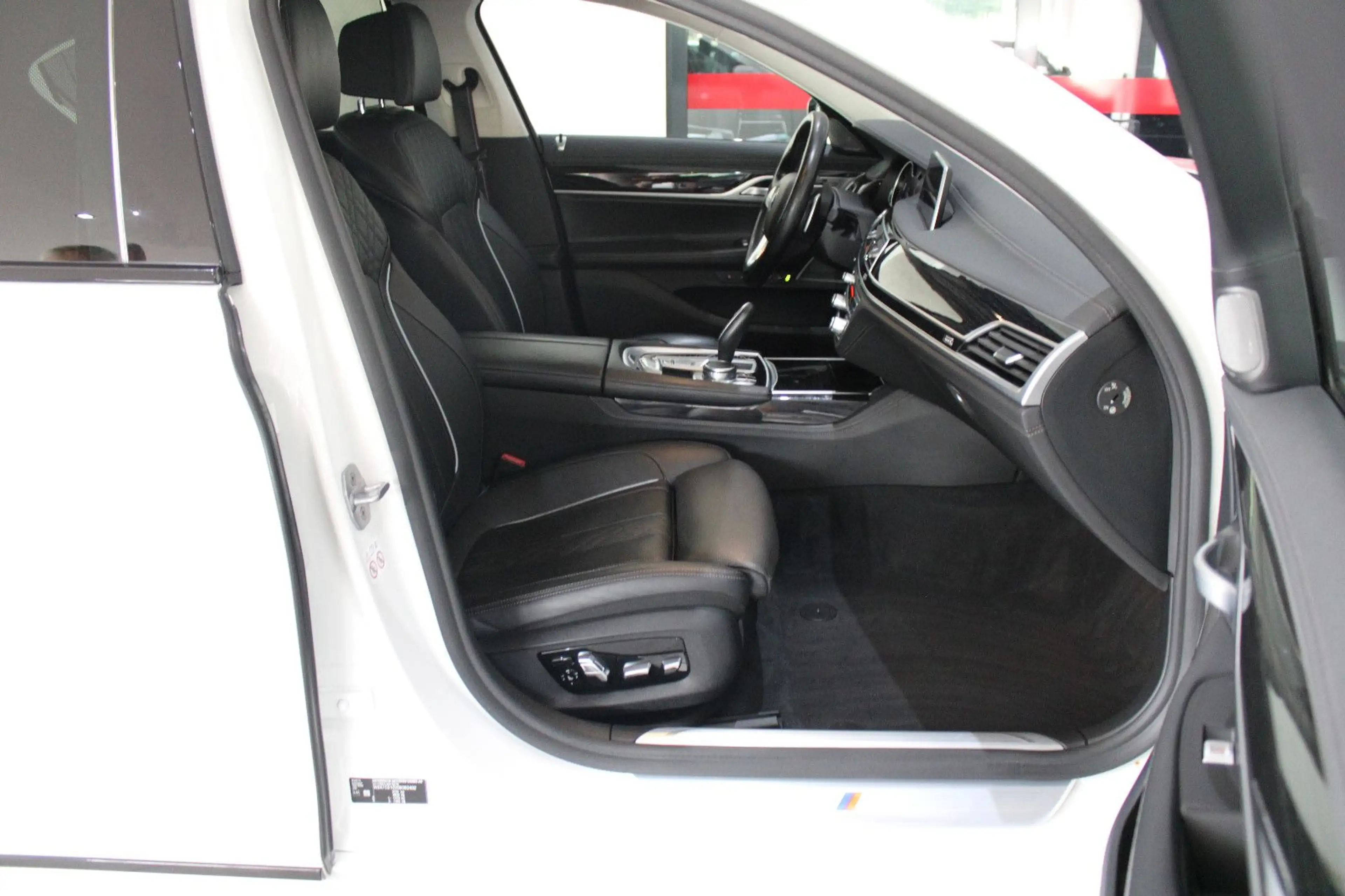 BMW 740 d xDrive M-SPORTPAKET INDIVIDUAL *EURO 6 &DPF — photo 8