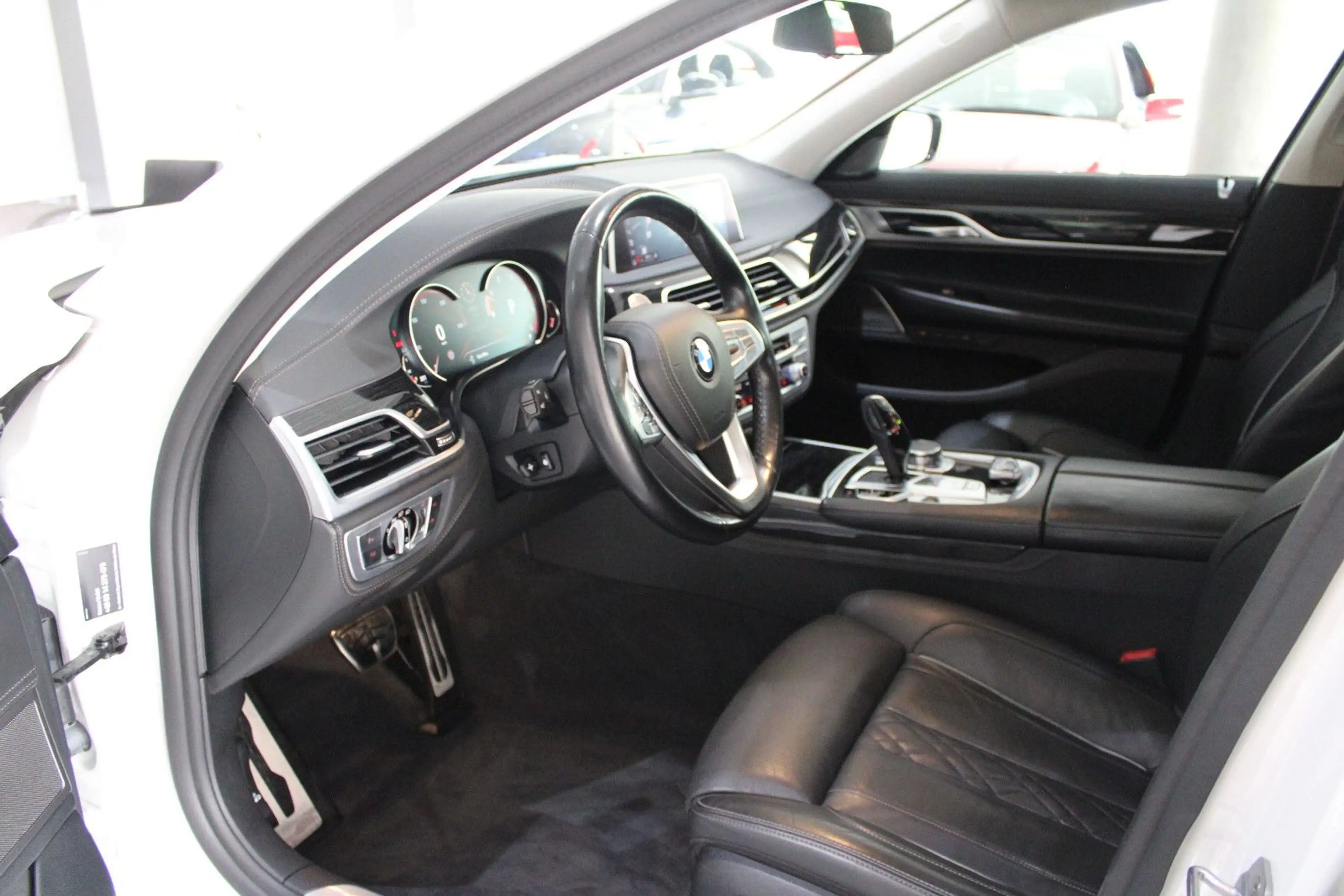 BMW 740 d xDrive M-SPORTPAKET INDIVIDUAL *EURO 6 &DPF — photo 3