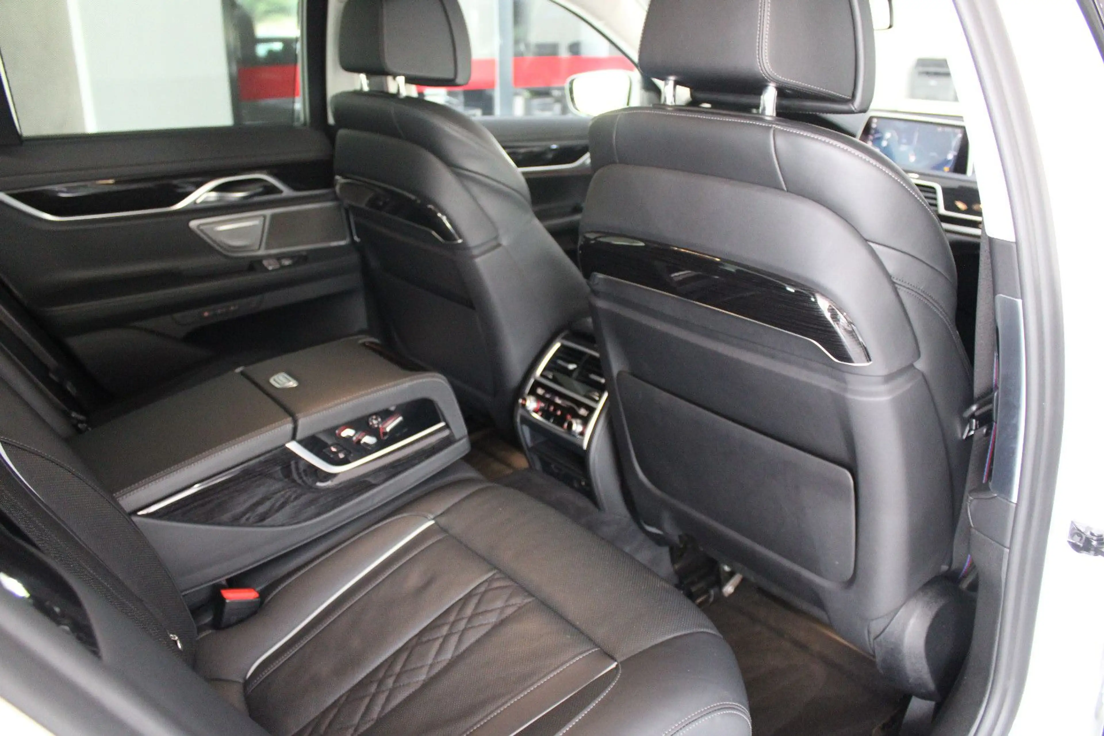 BMW 740 d xDrive M-SPORTPAKET INDIVIDUAL *EURO 6 &DPF — photo 12