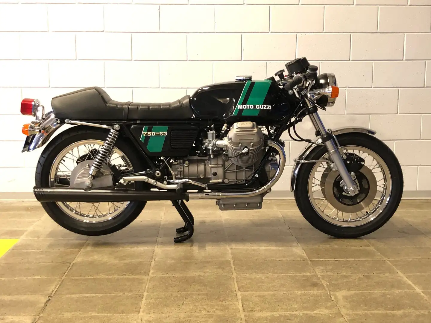 Moto Guzzi V7 Sport VK2 - 750 S3 Noir - 1