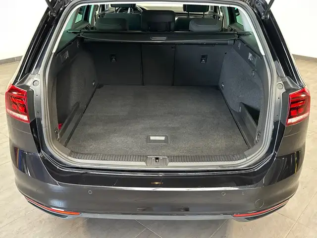 Volkswagen Passat view 6