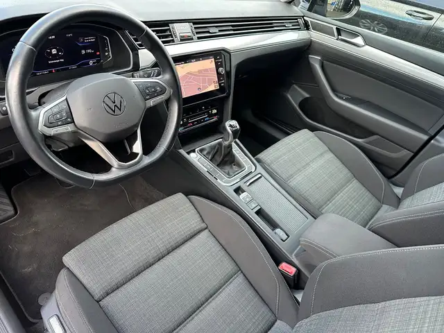 Volkswagen Passat view 9