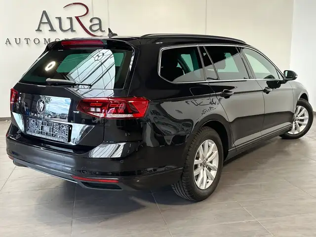 Volkswagen Passat view 4