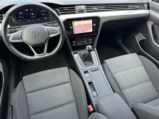 Volkswagen Passat view 13