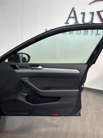 Volkswagen Passat view 8