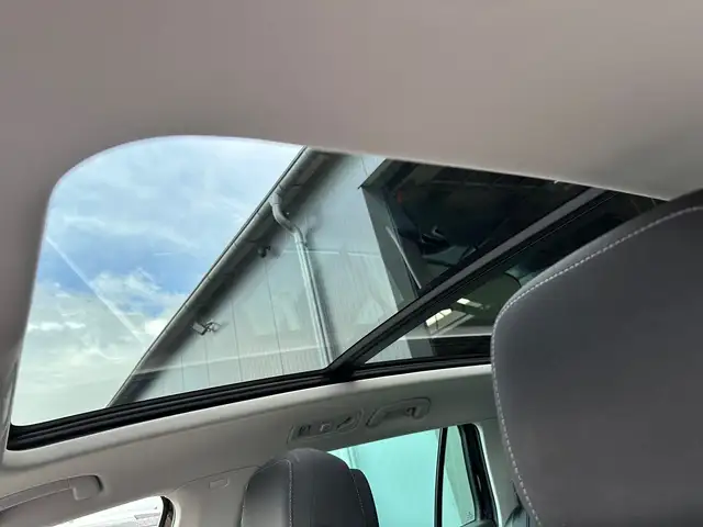 Volkswagen Passat view 11
