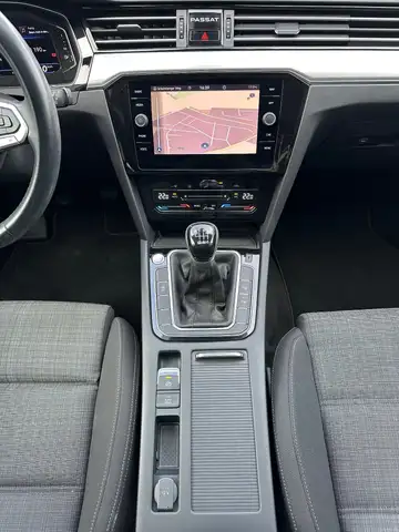 Volkswagen Passat view 14